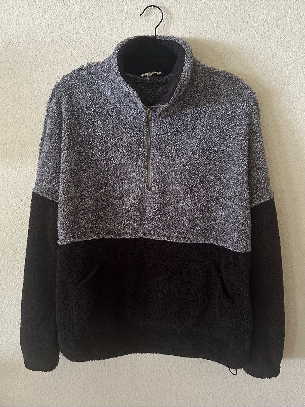 Entro Women’s Two-Tone Gray & Black Zip-Up Sherpa Pullover size Small